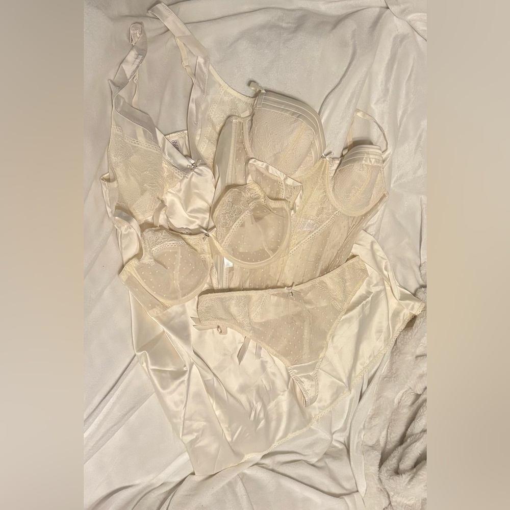 Gilligan & O'Malley Cream Lace Bra Set